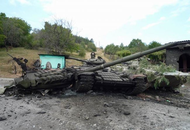 Destroyed_T-72_MBT_in_Georgia.jpg