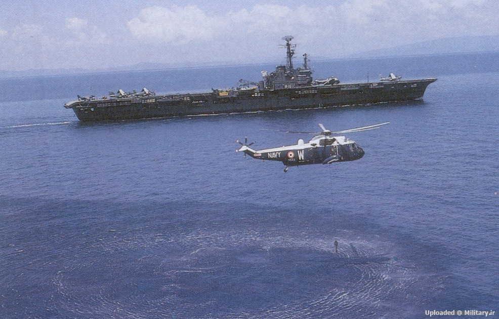 INS_Vikrant_28R1129_with_a_Sea_King_heli