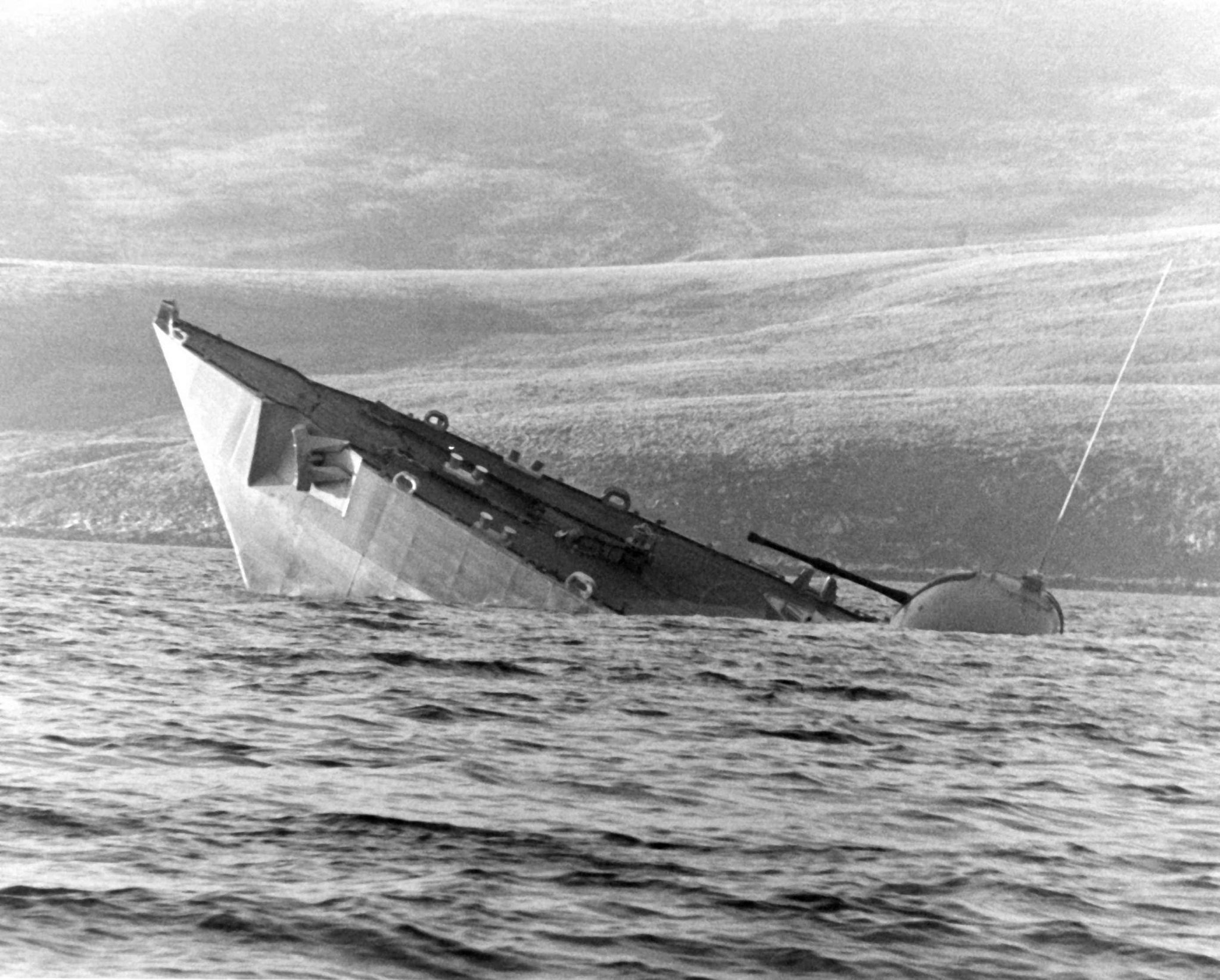 138100109127627_Ship_Sinking_Falklands_I