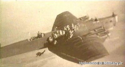 normal_Paratroopers_jumping_from_Tupolev