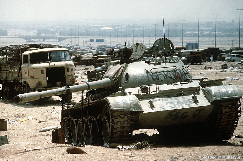 800px-Destroyed_Iraqi_T-55_on_highway_be