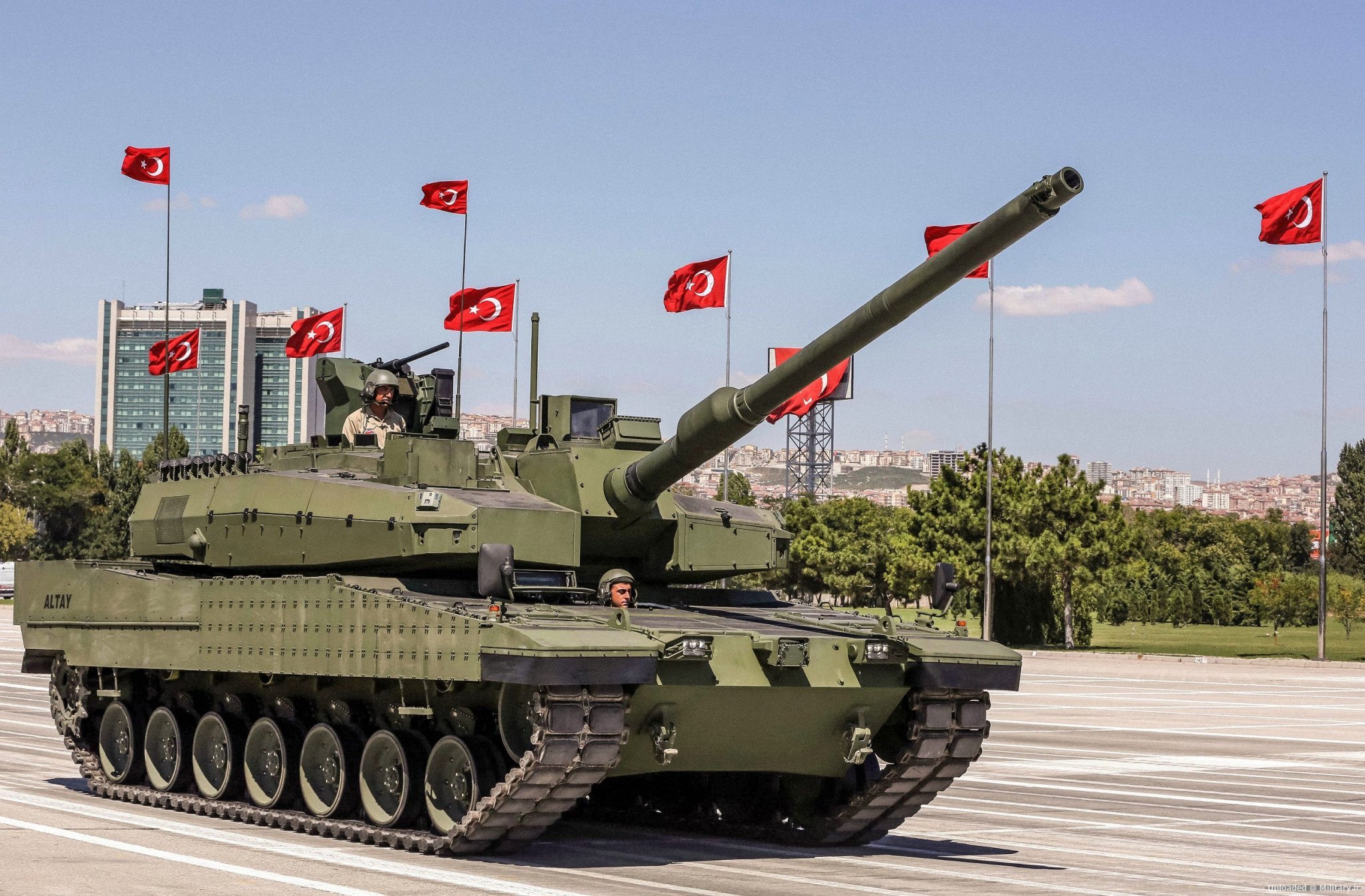 Turkish_Parade_Day_2015_Altay_Tank.jpg