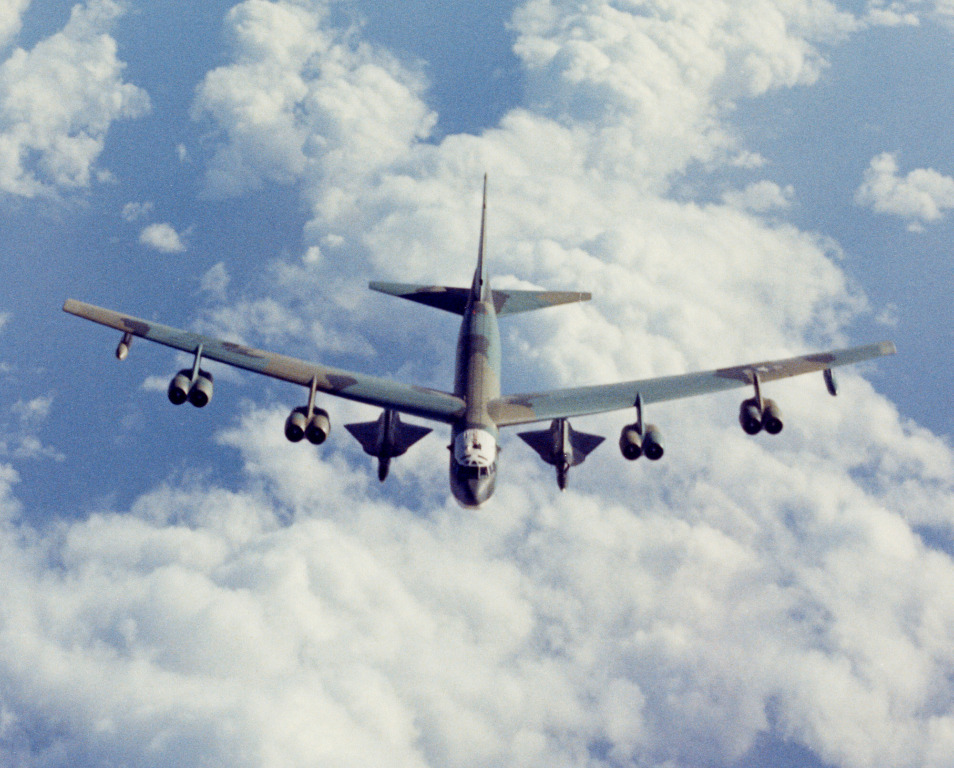 B-52_with_two_D-21s.jpg