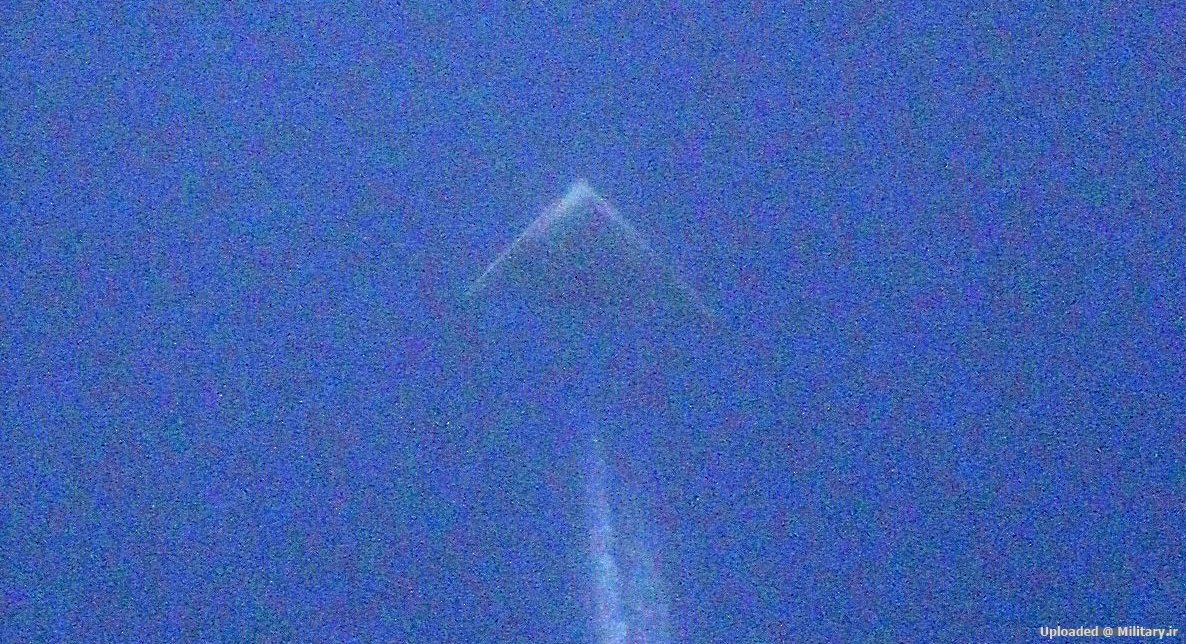 Mystery-plane-over-Wichita-Delta_wing_de