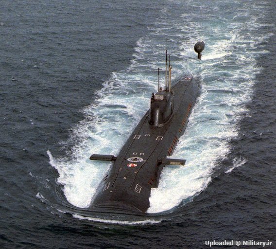 Victor_III_class_submarine_1997.jpg