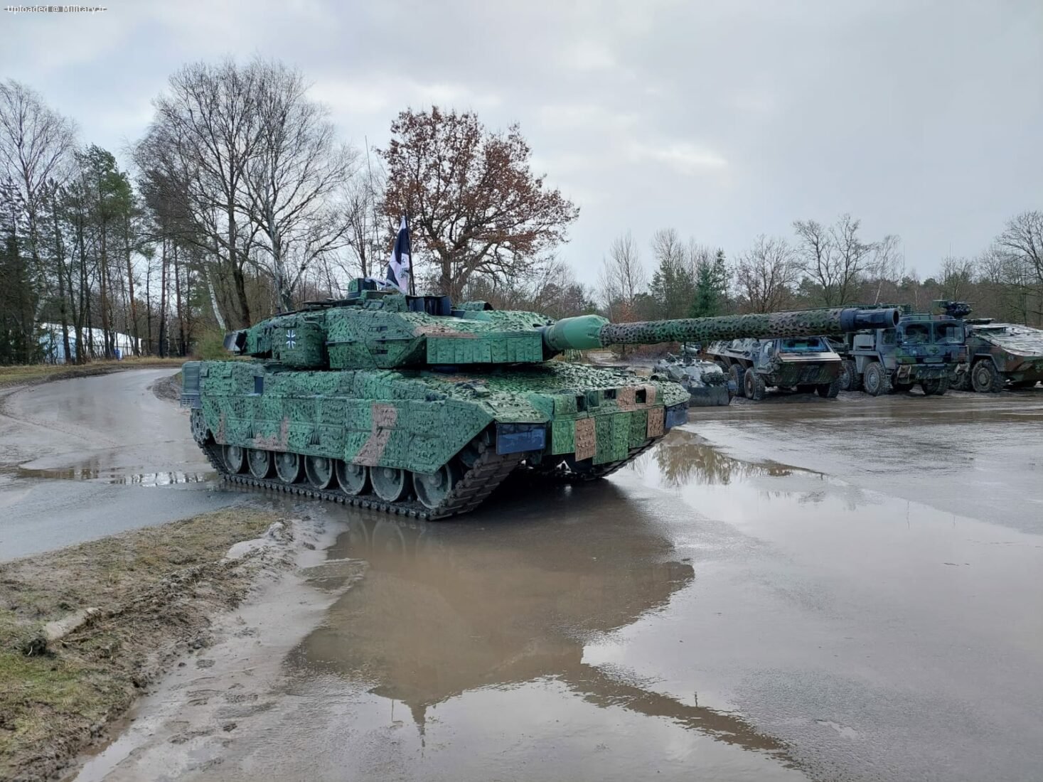 Leopard-2-A7V-mit-Barrac311.jpg