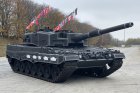 thumb_KMW-40-Jahre-Leopard-2-02.jpg