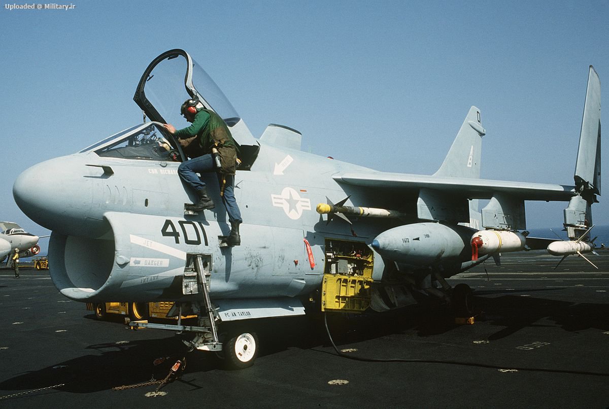 1200px-A-7E_VA-72_on_USS_America_28CV-66