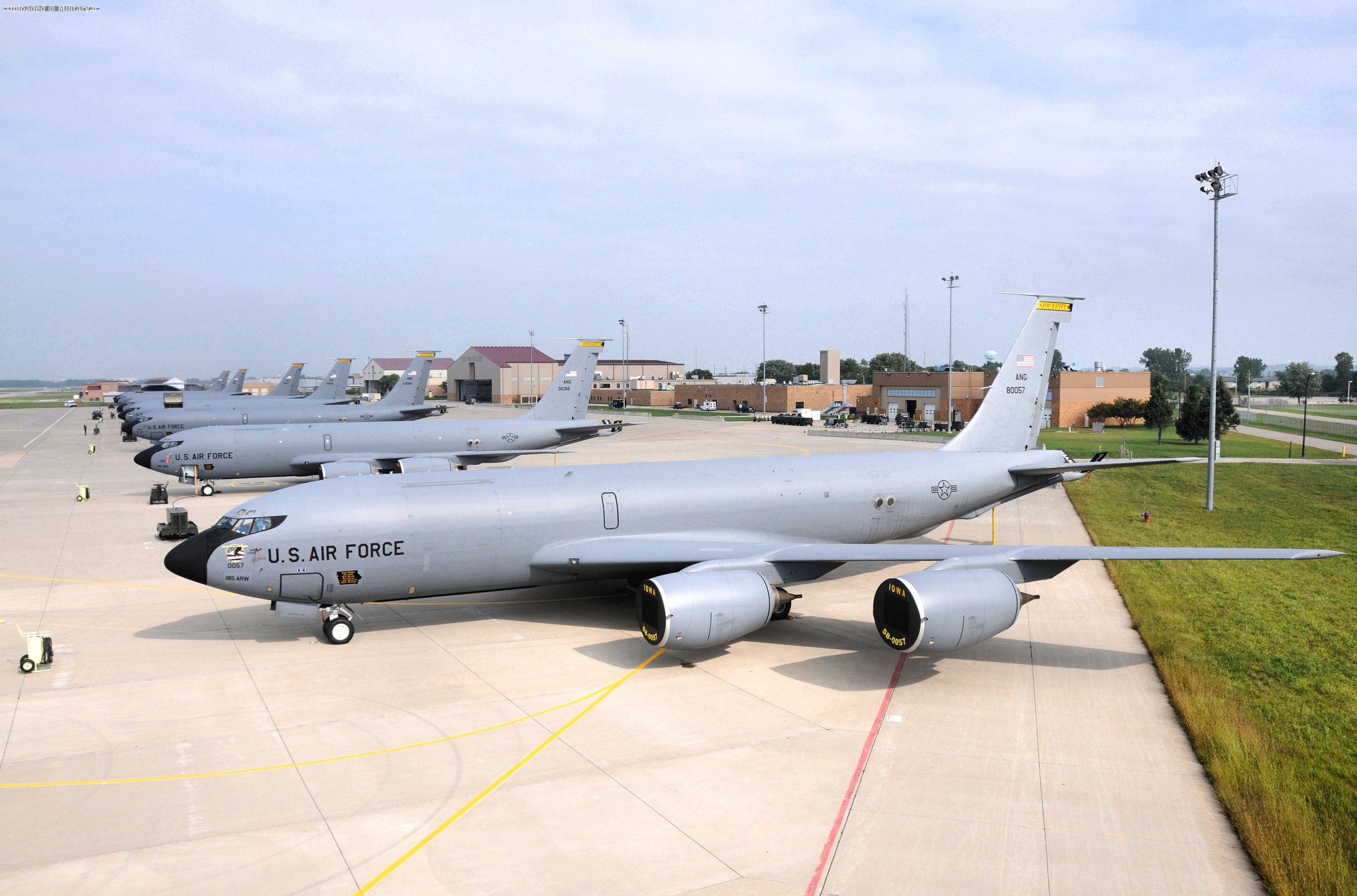 185th_Air_Refueling_Wing_KC-135s_Sioux_C