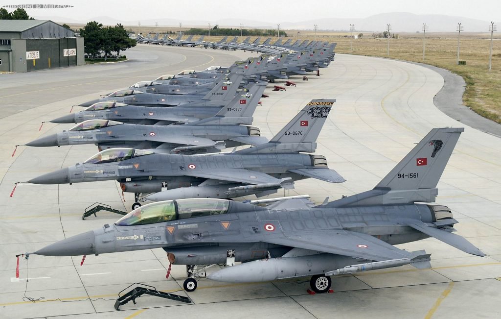 A-line-up-of-Turkish-F-16Cs-and-Ds-1024x