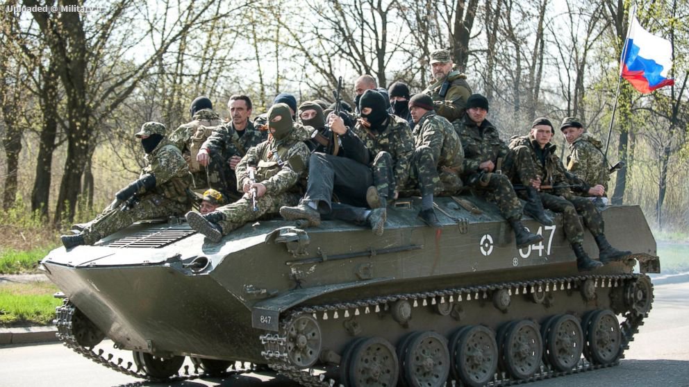 AP_ukraine_tank_russian_flag_sk_140416_1
