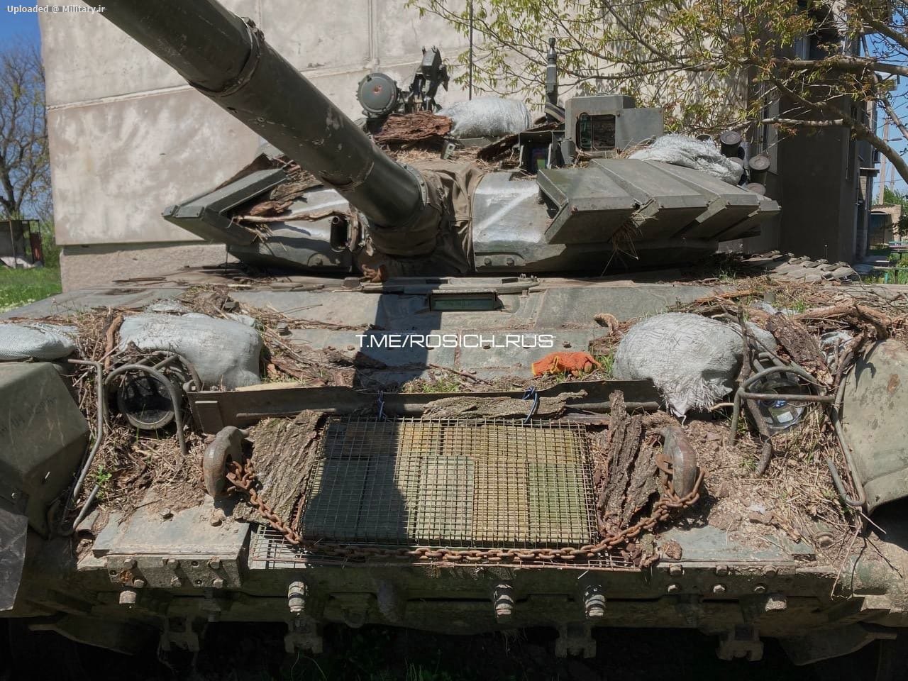 A_Russian_T-72B3_tank_with_rock_armor_on