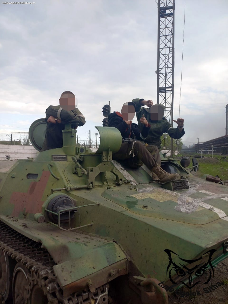 A_Ukrainian_D-30_122mm_howitzer_and_9P14