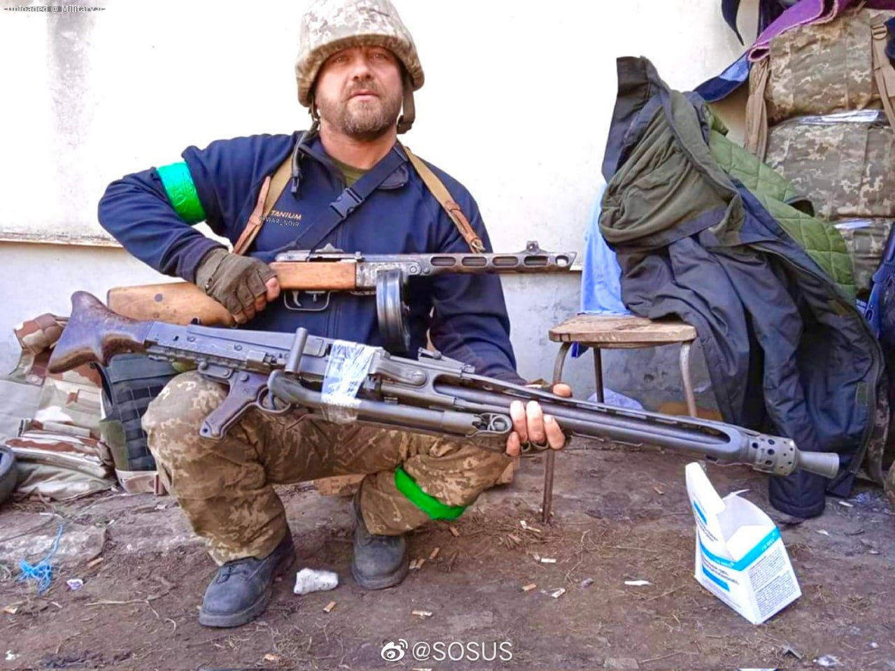 A_Ukrainian_Volkssturm_fighter_poses_wit