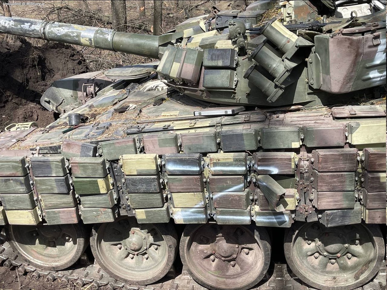 A_fairly_uncommon_Ukrainian_T-72B_tank_w