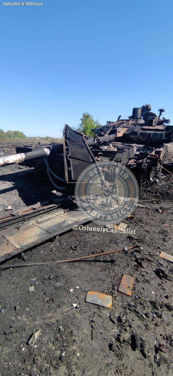 Another_angle_of_the_same_destroyed_T-90