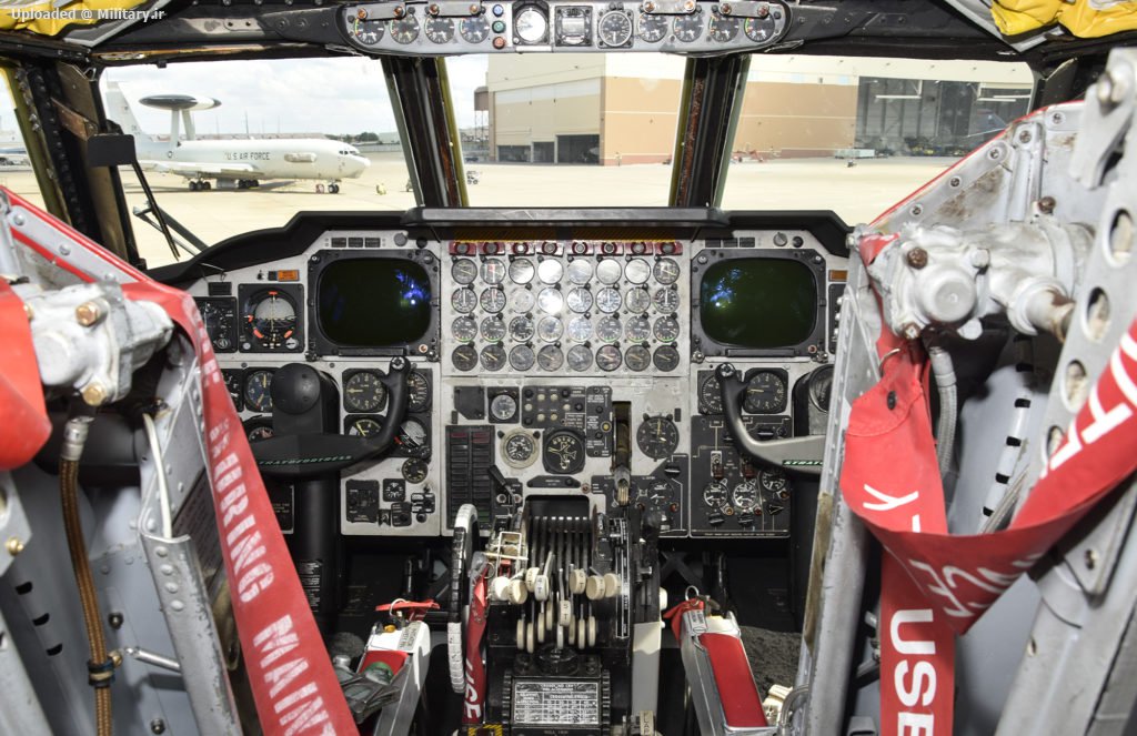 B52H_cockpit-1024x663.jpg