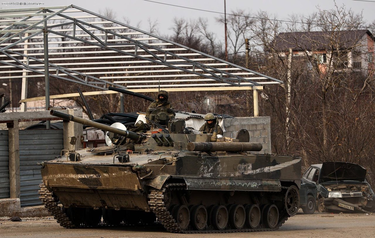 BMP-3_of_the_RF_Armed_Forces_in__Mariupo