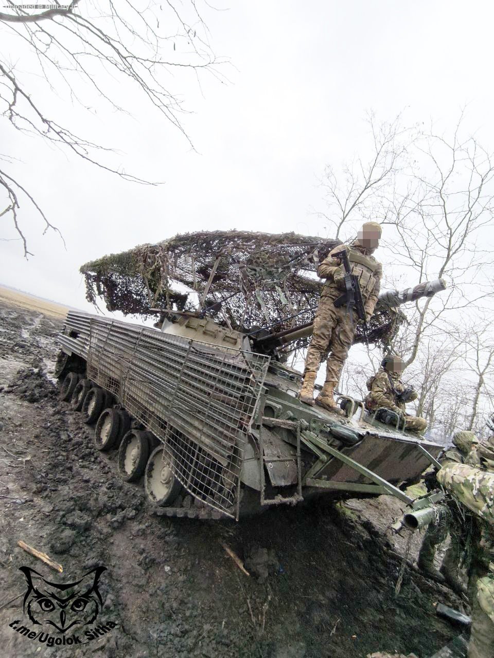 BMP-3_s_antidronovym_kozyrkom_i_samodeln