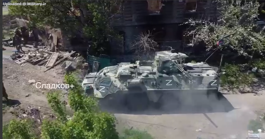 BTR_4_fire_on_AzovSteel2Cthere_many_adva