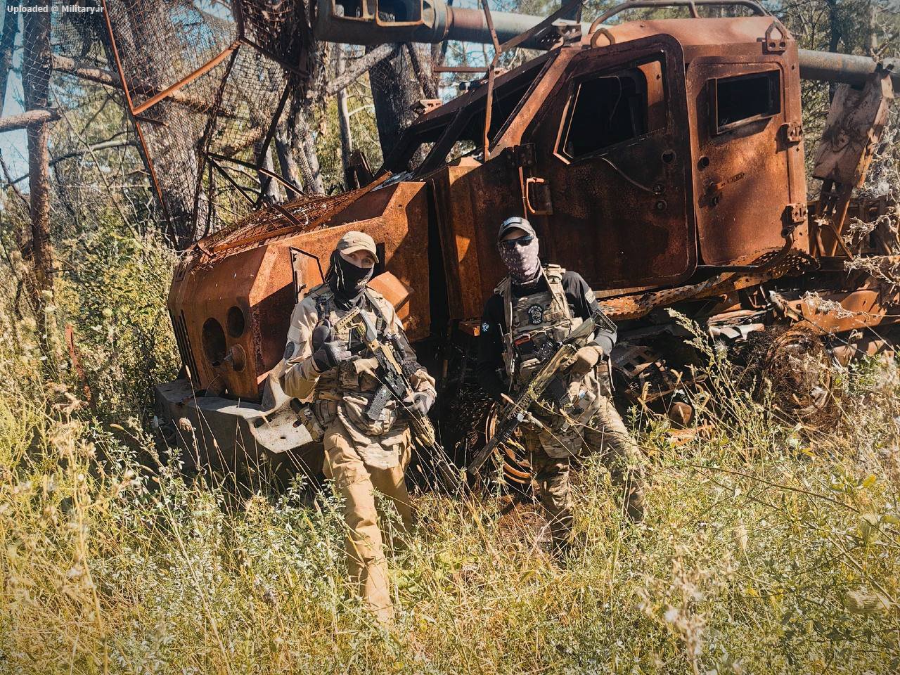 Boycy_VS_RF_vozle_sgorevshey_155-mm_samo