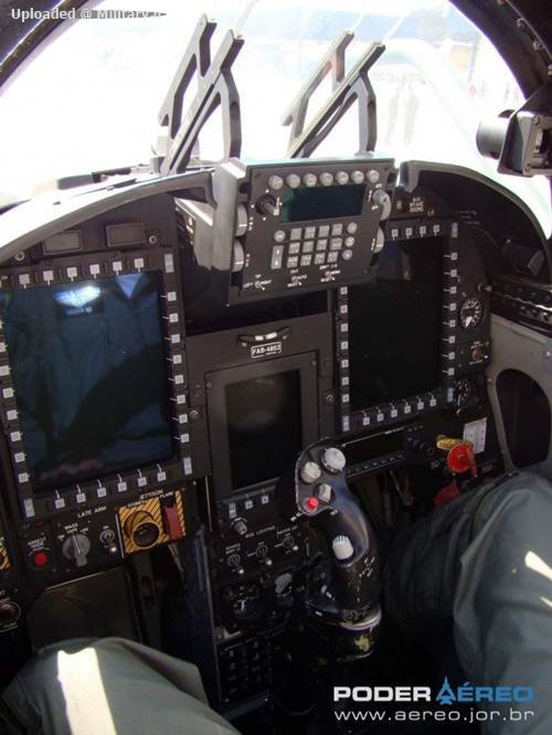 Brazilian_Air_Force_F-5EM_Cockpit.jpg