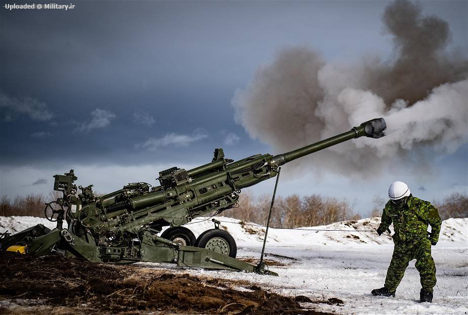 Canada_delivers_M777_155mm_towed_howitze