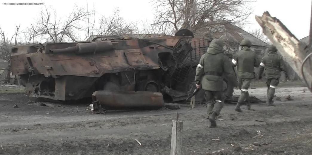 Destroyed_BTR-3_in_the_village_of_Terny2