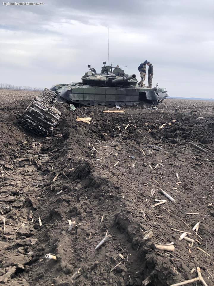 Destroyed_Russian_T-80BVM_MBT.jpg
