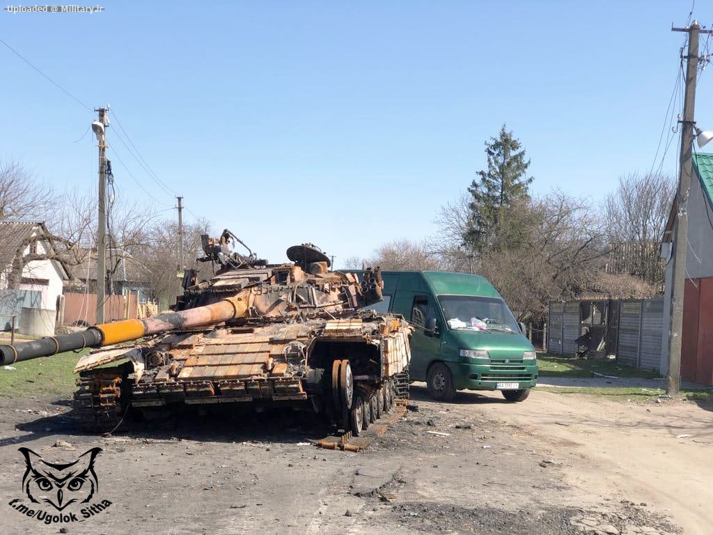 Destroyed_Ukrainian_tank_T-64_in_the_Kyi