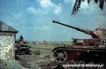 German-Panzer-PzKpfw-IVs-424-and-431-wai