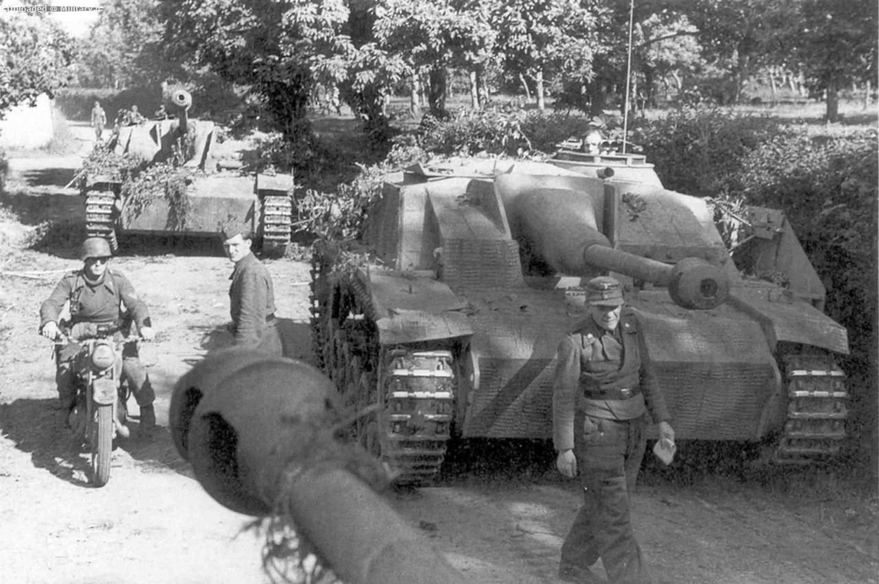 German_StuG_III_Ausf_G_assault_guns_in_I