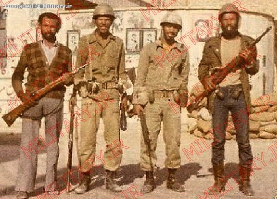 In_this_1980s_photo_the_man_on_the_left_