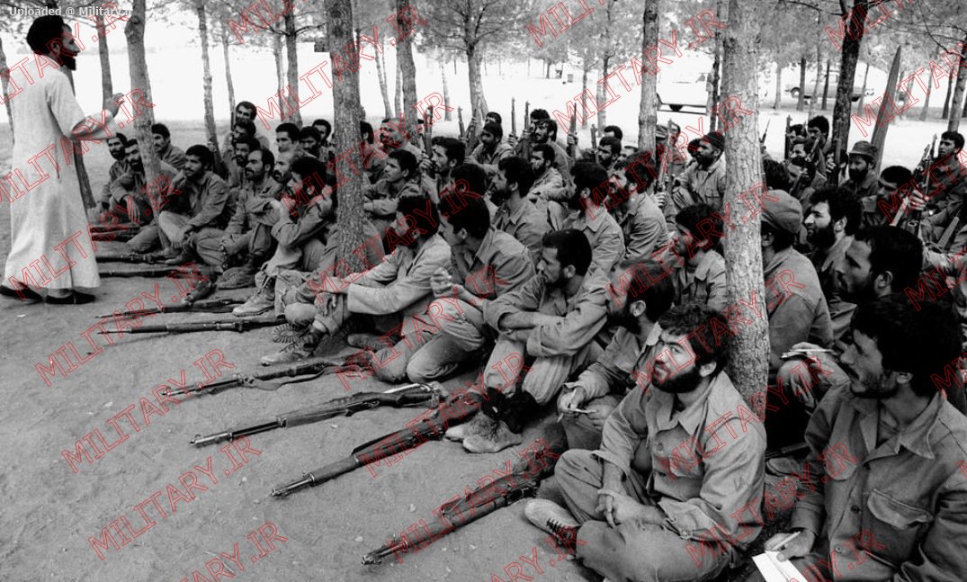 Iranian_troops_with_M1_Garands_during_an
