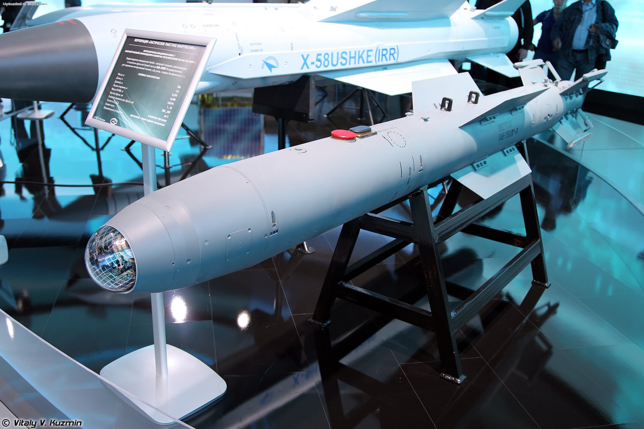 KAB-250LG-E_guided_bomb_at_MAKS-2015_01.
