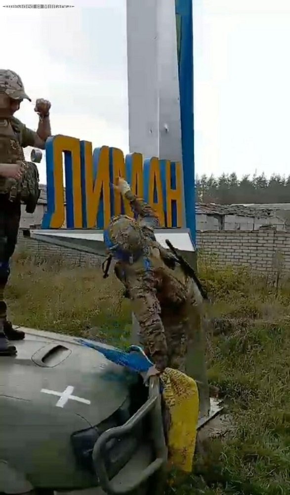 Kiev27s_troops_near_Krasniy_Lyman.jpg