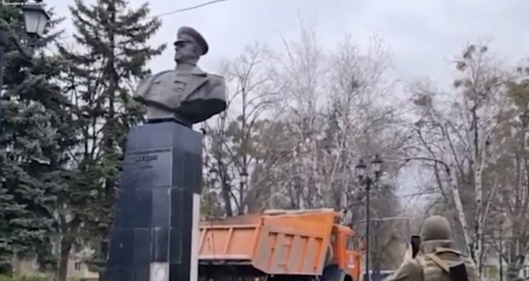Marshal_Zhukov_monument_in_Kharkov_being
