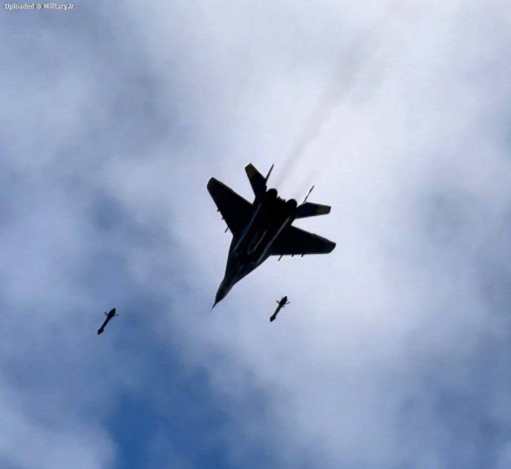 MiG-29_PS_ZSU_v_moment_skidu_dvoh_visoko