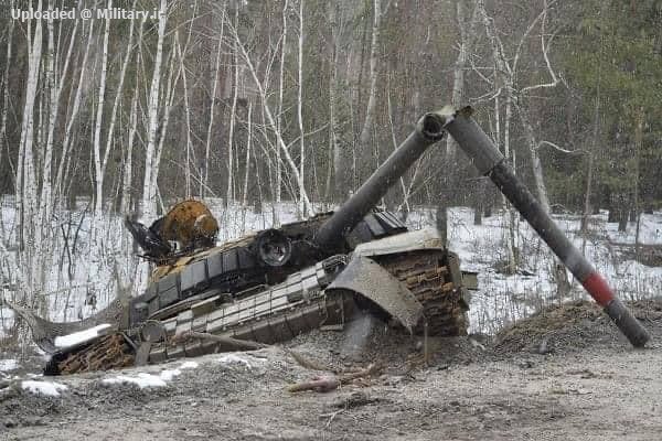 Russian_T-72B_MBT_destroyed_by_the_57th_