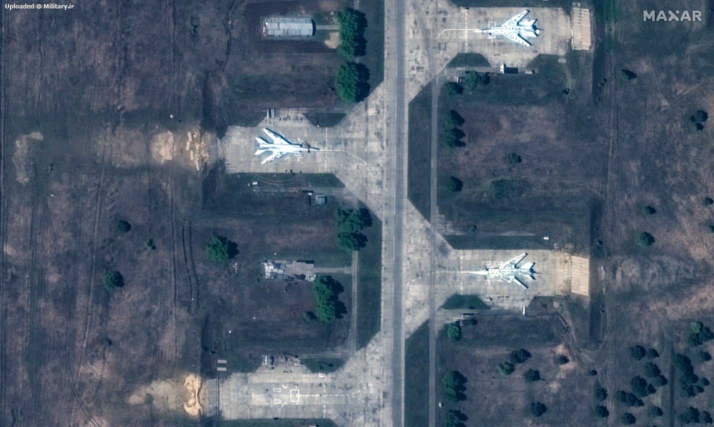 Russian_Tu-22_strategic_bombers_at_Belay