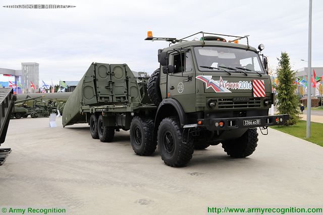 Russian_army_receives_the_PP-2005_pontoo