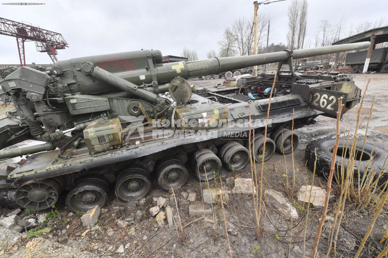 Trofeynaya_ukrainskaya_203-mm_SAU_2S7_3C