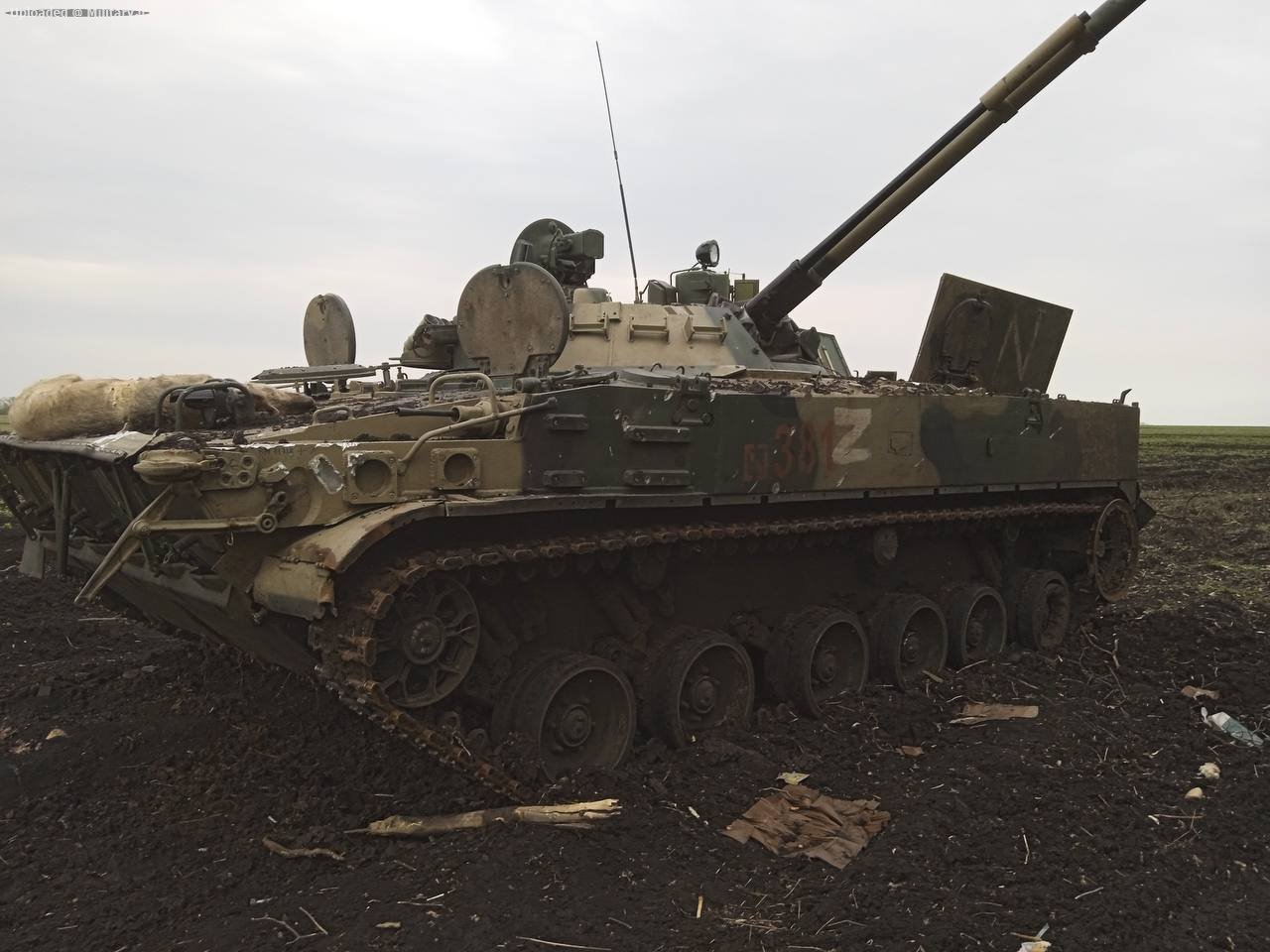 Two_Russian_BMP-3_infantry_fighting_vehi
