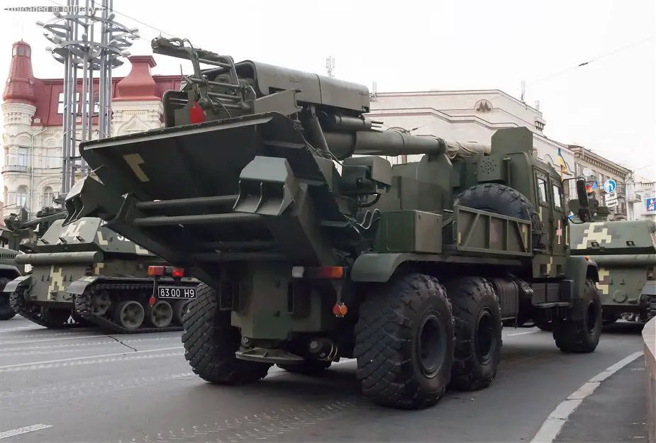Ukrainian_army_2S22_Bohdana_155mm_6x6_se