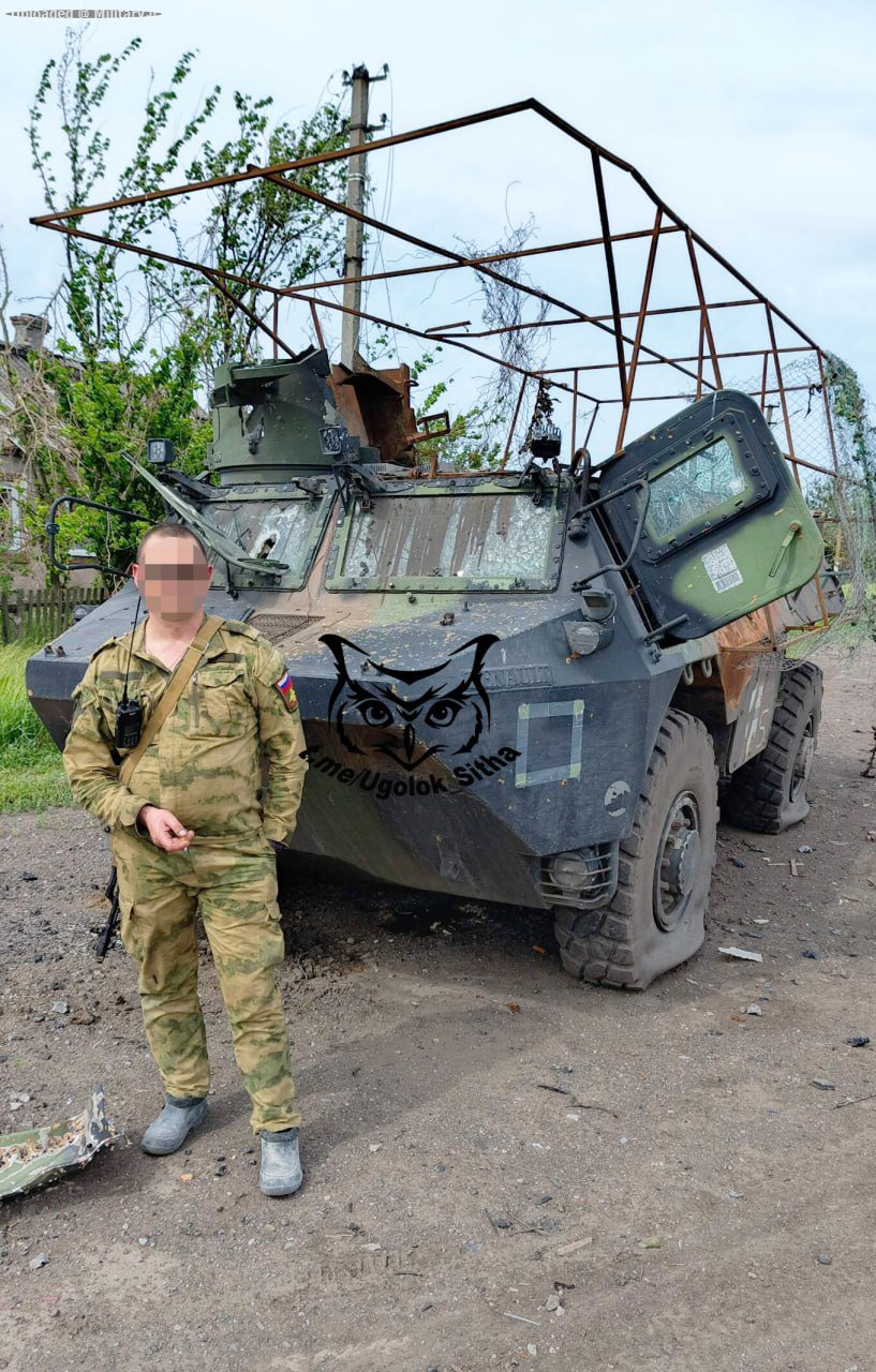 Unichtozhennyy_francuzskiy_BTR_VAB_2C_av