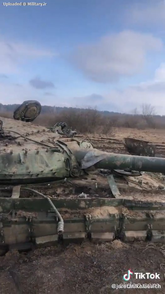What_appears_to_be_a_Russian_T-72B_that_