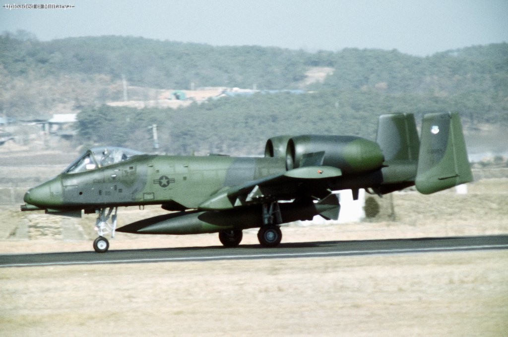 a-left-side-view-of-an-a-10-thunderbolt-