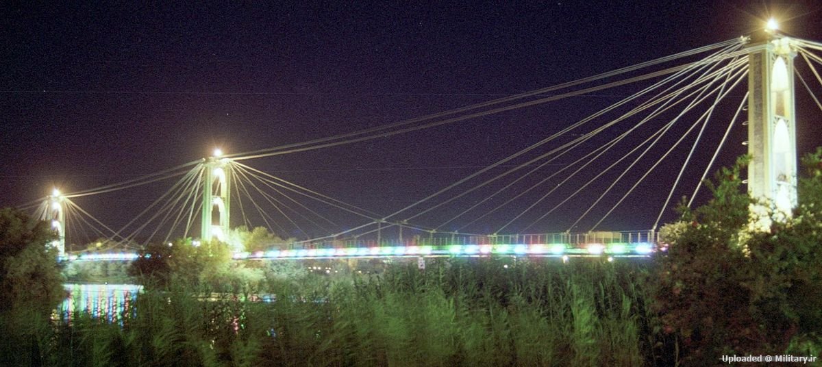 1200px-Der_Zor_Bridge_night.jpg