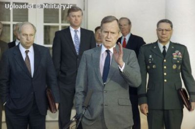 George_H__W__Bush_in_Gulf_War.jpg