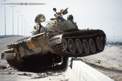 a-destroyed-iraqi-t-55-main-battle-tank-lies-along-the-basra-kuwait-highway-b37806-1024.jpg